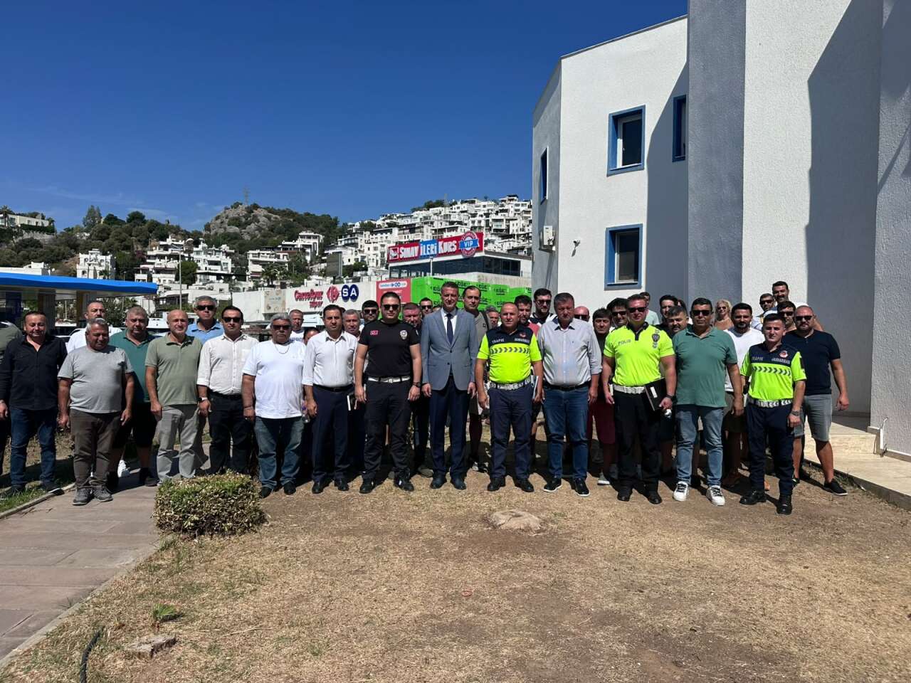 Bodrum’da Öğrencilerin Güvenli Ulaşımı İçin Servis Şoförleriyle Toplantı Yapıldı 2